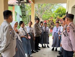 Polisi Sosialisasikan Aturan Baru SKCK dan Tertib Berlalu Lintas di SMAN 3 Sekadau Hilir