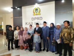 Di banjiri ucapan selamat Dari Para Tamu Atas Di Lantiknya Hendegi Jadi Ketua DPRD kabupaten melawi Periode 2024-2029