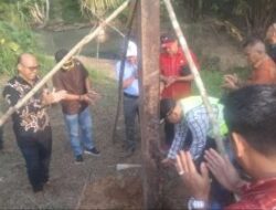 Launching Jembatan Rangka Baja Sungai Kebrak Desa Langan Dan Jembatan Gantung Desa Nanga Pau Kecamatan Belimbing Di Buka Dengan Pemotongan Ompong Oleh Bupati Melawi