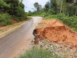 Tingginya curah Hujan Menyebabkan Tanah Longsor Di Desa Lingkar Indah kecamatan Sayan