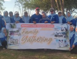 TP PKK dan Pemdes Desa Tanjung Saleh Melaksanakan Kegiatan Family Gathering di Pantai Khayangan  Singkawang