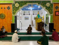 Polres Sekadau Pererat Silaturahmi Melalui Sholat Subuh Berjamaah, AKP Masdar Ingatkan Warga Jaga Persatuan