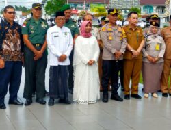 Dalam Rangka memperingati Hari Santri Dan Hari Pangan Sedunia Pemkab Melawi Adakan Apel Dan Bazar Murah