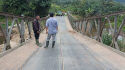 Kapolsek Sayan Menghimbau Masyarakat Agar Berhati-hati Saat Melintas Di Jembatan Sungai Apin