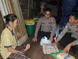 Berbagi di Jumat Berkah, Satlantas Polres Sekadau Dekatkan Diri dengan Warga
