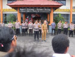 Polres Sintang Kawal Aksi Damai Honorer Kabupaten Sintang di Kantor Bupati