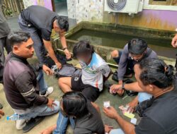 Polsek Mukok Amankan Dua Pelaku Pengedar Narkotika Jenis Sabu di Dusun Semuntai