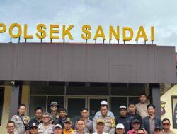 Jaga Kondusifitas Wilayah Pasca Keributan Dalam Turnamen Sepak Bola, Kapolsek Sandai Gelar Pertemuan Bersama Tokoh Masyarakat