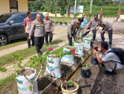 Kapolres Sanggau Tinjau Program Perkarangan Bergizi di Mako Polsek Entikong