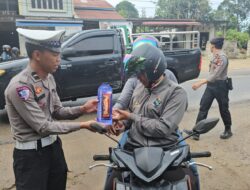 Satlantas Polres Sekadau Beri Apresiasi Pengendara Tertib dalam Operasi Keselamatan Kapuas