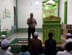 Hadir Di Tengah Jamaah Masjid Jami Baiturrahman, Personel Polres Ketapang Gelar Safari Kultum Ramadhan