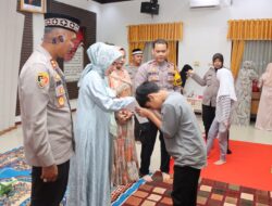 Kapolres Melawi Berikan Santunan Kepada Anak Yatim