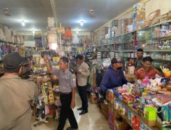 Bersama Instansi Terkait, Polsek Nanga Tayap Lakukan Monitoring Dan Pengawasan Keseterdian Kebutuhan Pokok Di Pusat Perbelanjaan