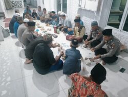 Personel Satlantas Polres Ketapang Gelar Buka Bersama dengan Jamaah Masjid An-Nur
