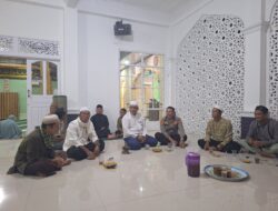 Kebersamaan Ramadan: Kapolres Sekadau Silaturahmi dengan Jamaah Masjid Baiturrahmah