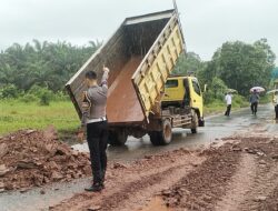Jalan Berlubang di Desa Ensalang Selesai Diperbaiki, Polres Sekadau Apresiasi Sinergi Semua Pihak