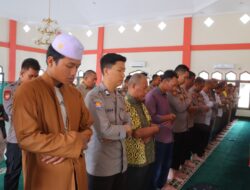 Polres Sintang Gelar Sholat Ghoib, Berikan Penghormatan Terakhir Gugurnya 3 Personel Polri