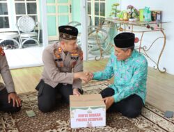 Jumat Berkah Ramadhan, Kapolres Ketapang Berbagi Bansos Kepada Panti Asuhan dan Pondok Pesantren