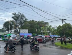 Laksanakan Pengamanan Pasar Juadah Ramadhan, Personil Polres Ketapang Pastikan Arus Lalu-lintas Berjalan Lancar