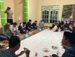 Kapolsek Sekayam dan Personil Gelar Buka Bersama serta Sholat Magrib Berjamaah untuk Pererat Solidaritas