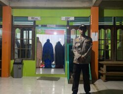 Ciptakan Rasa Aman Saat Beribadah, Polsek Sayan Melaksanakan Pengamanan Sholat Tarawih