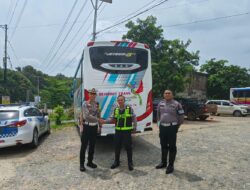 Polres Sekadau Kawal Rombongan Mudik Gratis Hingga Tiba di Terminal Lawang Kuari