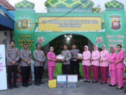 Kapolres Sekadau dan Ketua Bhayangkari Kunjungi Pos Pam Operasi Ketupat Kapuas 2025