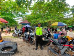 Personel Polsek Matan Hilir Selatan Laksanakan Monitoring Tempat Wisata Pantai Tanjung Batu Selama Libur Lebaran