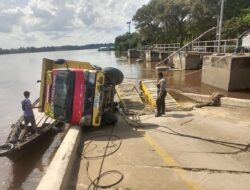 Kapolsek Belitang Hilir Jelaskan Kronologi Dum Truk Terguling di Penyebrangan Fery ASDP Sunyat