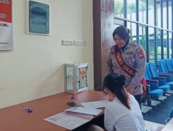 Polwan Polres Sekadau Tunjukkan Sisi Humanis Saat Layani Pemohon SKCK