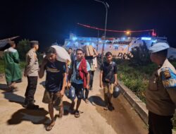 Personil Polsek Kawasan Pelabuhan Polres Ketapang Berikan Pengamanan Kedatangan KM Dharma Ferry II di Pelabuhan Pelindo II Sukabangun