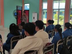 IPTU Joner Isi Materi Kenakalan Remaja pada Kegiatan Satpol PP Goes to School di SMKN 1 Sekadau