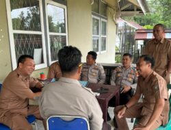 Bahas Kamtibmas dan Program Ketahanan Pangan, Kapolsek Nanga Mahap Silaturahmi dengan Pemdes Nanga Suri