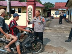 Cegah Pelanggaran Lalu Lintas, Polsek Entikong Gelar Razia Pengendara Motor Tanpa Helm