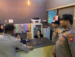 Pastikan Kamtibmas Aman Dan Kondusif, Bhabinkamtibmas Polsek Sokan Gelar Patroli Malam