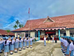 Upacara Bendera di SMA Karya Sekadau, IPDA Aldo: Jangan Malas Bangun Masa Depan