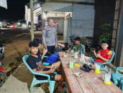 Antisipasi Premanisme dan Debt Collector, Polsek Sengah Temila Giatkan Patroli Malam Sambangi Warga