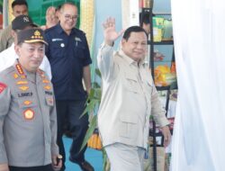 Presiden Prabowo Panen Jagung di Kalbar: Target Swasembada Pangan Dimulai dari Sini!