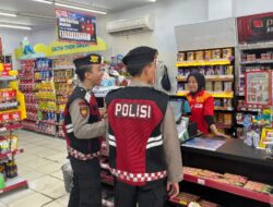 Polisi Sambangi Pusat Perbelanjaan di Sekadau, Ingatkan Kasir soal Transaksi Digital