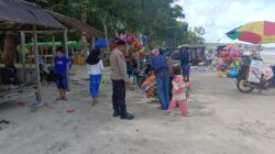 Kanit Patroli Polsek Kendawangan Laksanakan Patroli Rutin di Wilayah Wisata Pantai Pasir Putih