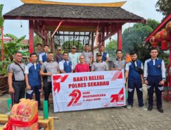 Bhakti Religi Hari Bhayangkara ke-79, Polres Sekadau Bersihkan Klenteng Fuk Tet Chi