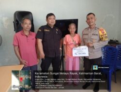 Bhabinkamtibmas Polsek Tumbang Titi Dampingi Penyaluran BLT di Desa Jairan Jaya