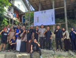 Polsek Sekadau Hilir dan Pemdes Mungguk Pasang Banner Himbauan di Wisata Batu Tinggi