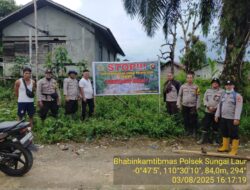 Pastikan Tidak Ada Aktivitas Pertambangan Emas Tanpa Izin Di Wilayah Kecamatan Sungai Laur, Personel Gabungan Polsek Sungai Laur Lakukan Patroli Susur Sungai Dan Himbauan Kepada Warga