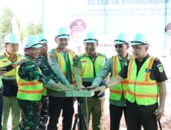 Bersama Unsur Forkopimda Kapolres Ketapang Hadiri Launching Pembangunan Jalan Pelang – Kepuluk