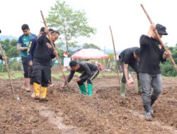 Kapolres Melawi Pimpin Hijaukan Lahan di Belakang Dinsos