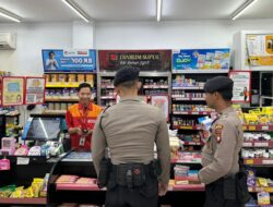 Kunjungi Karyawan Alfamart, Patroli Presisi Polres Sekadau Ingatkan Fungsi CCTV
