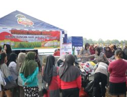 Polwan Polres Sintang Gelar Berbagi Barang Layak Pakai dan Pasar Murah Jelang HUT Polwan ke-77