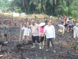 Penanaman jagung Hibrida Di Desa Landau Sadak Di Pimpin Langsung Oleh Kapolsek Sayan 