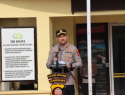 Kapolres Ketapang Pimpin Upacara Kenaikan Pangkat Pengabdian Polri Salah Satu Personilnya